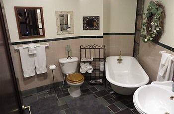 Stone Chalet B&B Inn And Event Center Ann Arbor Ngoại thất bức ảnh