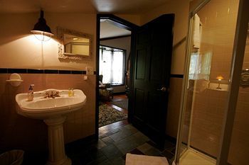 Stone Chalet B&B Inn And Event Center Ann Arbor Ngoại thất bức ảnh
